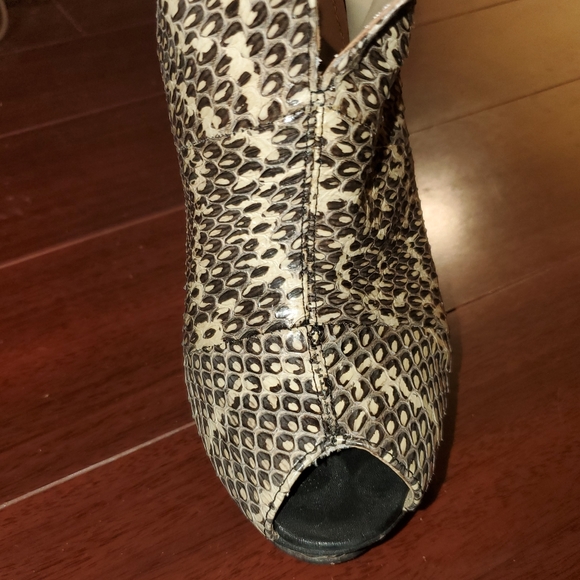 Kenneth Cole snake skin booties - Picture 4 of 9